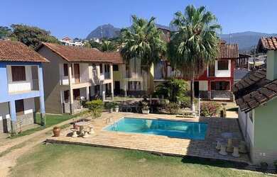 Imagem: A casa possui 2 Dormitórios, 1 Banheiro, 2 Vagas na garagem