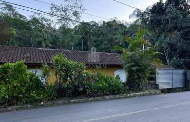 Imagem: A casa possui 3 Dormitórios, 1 Suíte, 2 Banheiros, 190m²