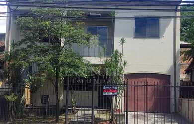 Imagem: A casa possui 3 Dormitórios, 1 Suíte, 2 Banheiros, 2 Vagas