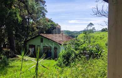 Imagem: A chácara possui 5 Dormitórios, 3 Banheiros, 10 Vagas na garagem