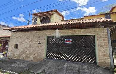 Imagem: A casa possui 4 Dormitórios, 2 Suítes, 2 Banheiros, 3 Vagas