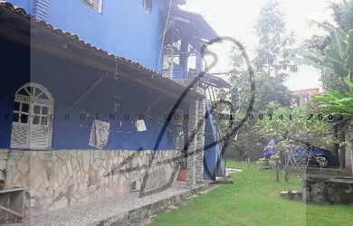 Imagem: A casa possui 4 Dormitórios, 2 Suítes, 2 Banheiros, 4 Vagas