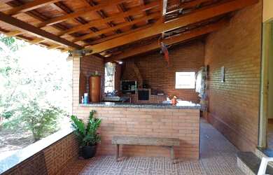 Imagem: A casa possui 2 Dormitórios, 1 Banheiro, 100m² de Área e