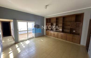 Imagem: A casa possui 4 Dormitórios, 1 Suíte, 3 Banheiros, 2 Vagas