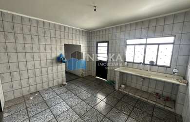 Imagem: A casa possui 3 Dormitórios, 1 Suíte, 2 Banheiros, 2 Vagas