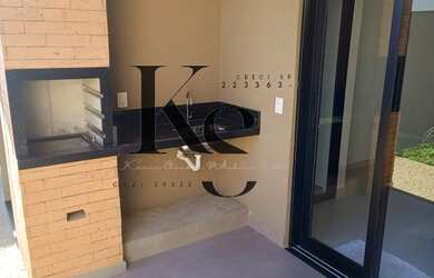 Imagem: A casa em condomínio possui 3 Dormitórios, 3 Suítes, 4 Banheiros