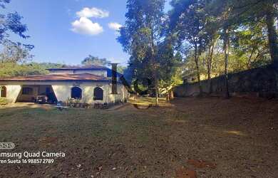 Imagem: A chácara possui 3 Dormitórios, 1 Suíte e está localizado