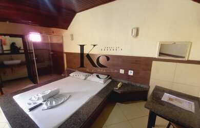 Imagem: A sala comercial possui 20 Suítes, 20 Banheiros, 25 Vagas na