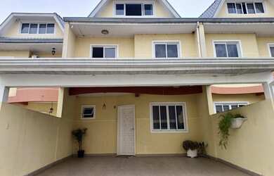 Imagem: A casa possui 3 Dormitórios, 1 Suíte, 3 Banheiros, 2 Vagas