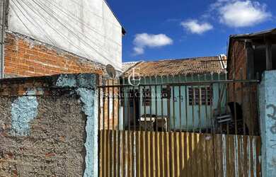 Imagem: A casa possui 2 Dormitórios, 1 Banheiro, 1 Vaga na garagem