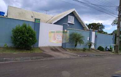Imagem: A casa possui 5 Dormitórios, 1 Suíte, 3 Banheiros, 3 Vagas