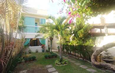 Imagem: A casa possui 3 Dormitórios, 2 Suítes, 3 Banheiros, 2 Vagas