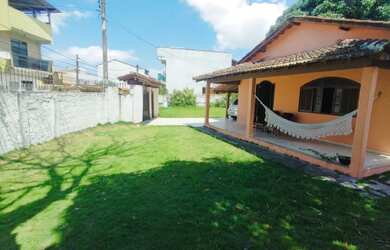 Imagem: A casa possui 2 Dormitórios, 1 Suíte, 2 Banheiros, 3 Vagas