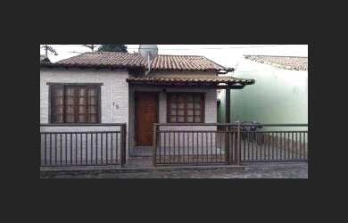 Imagem: A casa à venda possui 2 Dormitórios, 1 Suíte, 2 Banheiros