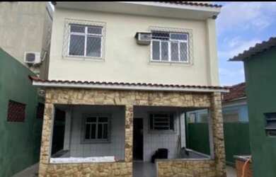 Imagem: A casa possui 3 Dormitórios, 1 Suíte, 2 Banheiros, 3 Vagas