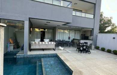 Imagem: A casa possui 6 Dormitórios, 6 Suítes, 8 Banheiros, 2 Vagas