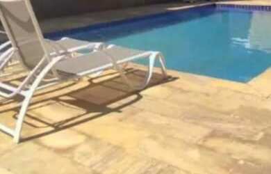 Imagem: A casa possui 4 Dormitórios, 4 Suítes, 7 Banheiros, 4 Vagas