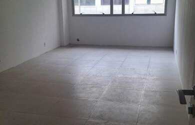 Imagem: A sala comercial possui 1 Vaga na garagem, 30m² de Área Privada