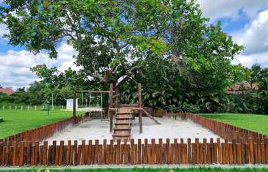 Imagem: A casa possui 4 Dormitórios, 2 Suítes, 3 Banheiros, 5 Vagas