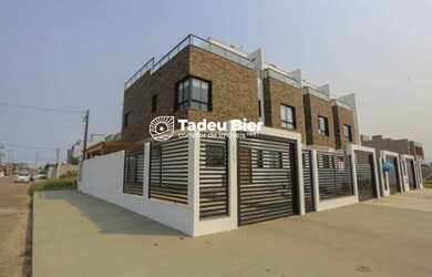 Imagem: A casa possui 3 Dormitórios, 1 Suíte, 1 Banheiro, 2 Vagas