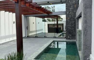 Imagem: A casa possui 3 Dormitórios, 1 Suíte, 2 Banheiros, 2 Vagas