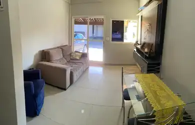 Imagem: A casa em condomínio possui 2 Dormitórios, 1 Suíte, 2 Banheiros