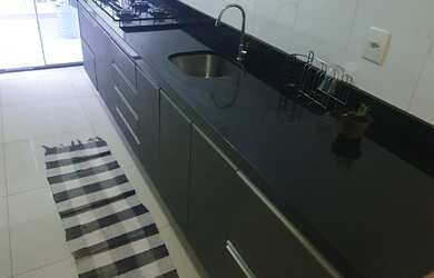 Imagem: A casa possui 2 Dormitórios, 2 Banheiros, 2 Vagas na garagem