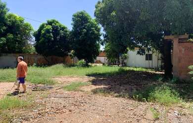 Imagem: O terreno possui 800m² de Área e está localizado em Pedra