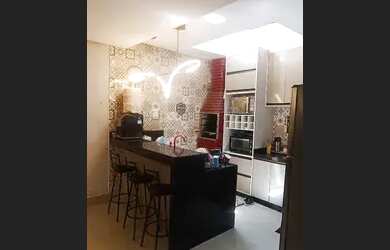 Imagem: A casa em condomínio possui 3 Dormitórios, 1 Suíte, 2 Banheiros