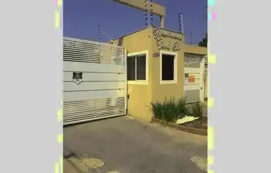 Imagem: O apartamento possui 3 Dormitórios, 1 Banheiro, 1 Vaga na garagem