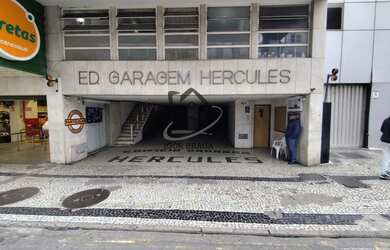 Imagem: A loja possui 1 Dormitório, 1 Suíte, 1 Banheiro, 1 Vaga na