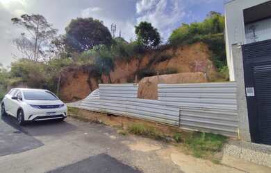 Imagem: O terreno à venda possui 350m² de Área Total e 350m² de