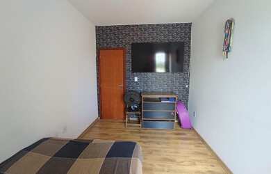 Imagem: O apartamento possui 2 Dormitórios, 1 Banheiro, 1 Vaga na garagem