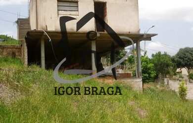 Imagem: A chácara possui 2 Dormitórios, 1 Banheiro, 1 Vaga na garagem