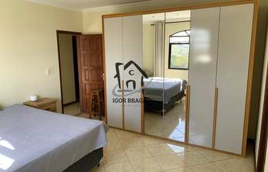 Imagem: A casa possui 3 Dormitórios, 1 Suíte, 3 Banheiros, 2 Vagas