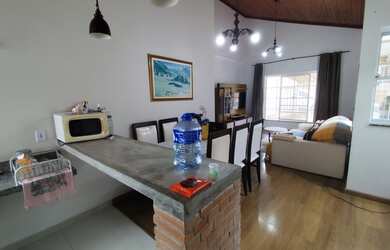 Imagem: A casa possui 2 Dormitórios, 1 Banheiro, 1 Vaga na garagem