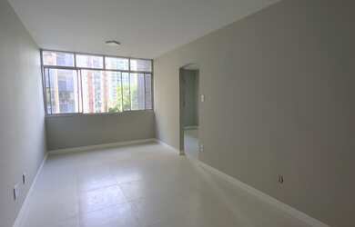 Imagem: O apartamento possui 2 Dormitórios, 1 Suíte, 2 Banheiros