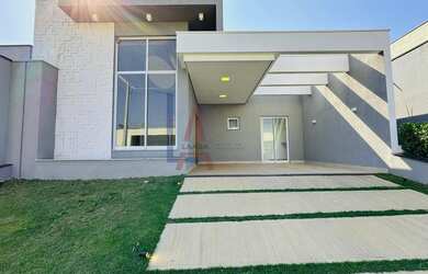 Imagem: A casa em condomínio possui 3 Dormitórios, 3 Suítes, 4 Banheiros