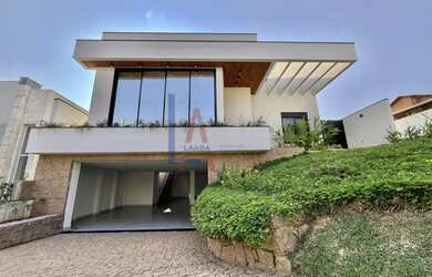 Imagem: A casa em condomínio à venda possui 4 Dormitórios, 4 Suítes