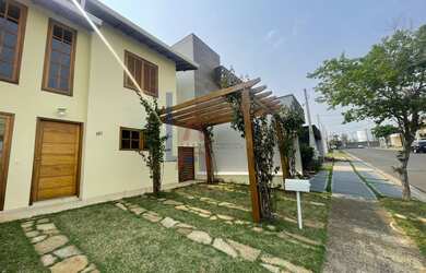 Imagem: A casa em condomínio possui 3 Dormitórios, 1 Suíte, 2 Banheiros