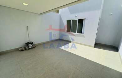 Imagem: A casa possui 3 Dormitórios, 1 Suíte, 2 Banheiros, 2 Vagas