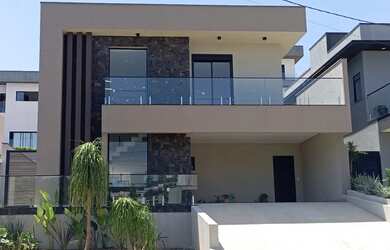 Imagem: A casa em condomínio possui 3 Dormitórios, 3 Suítes, 5 Banheiros