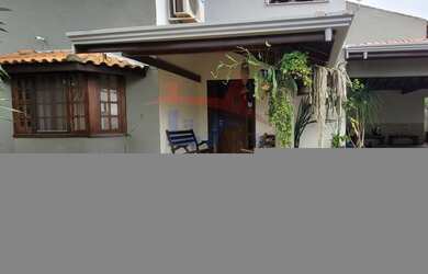 Imagem: A chácara possui 3 Dormitórios, 2 Suítes, 3 Banheiros, 5