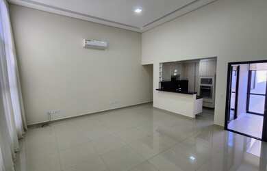 Imagem: A casa em condomínio possui 3 Dormitórios, 3 Suítes, 4 Banheiros