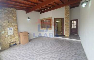 Imagem: A casa possui 3 Dormitórios, 1 Suíte, 2 Banheiros, 2 Vagas