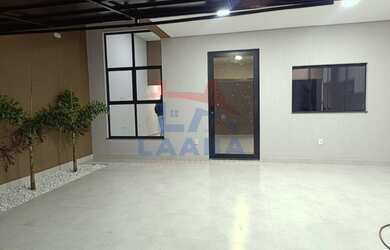 Imagem: A casa possui 3 Dormitórios, 2 Suítes, 3 Banheiros, 2 Vagas