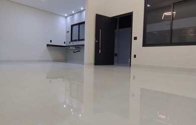 Imagem: A casa possui 3 Dormitórios, 1 Suíte, 2 Banheiros, 2 Vagas