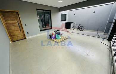 Imagem: A casa possui 3 Dormitórios, 1 Suíte, 2 Banheiros, 2 Vagas