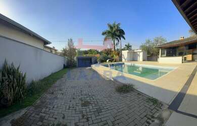 Imagem: A chácara possui 3 Dormitórios, 2 Suítes, 3 Banheiros, 4