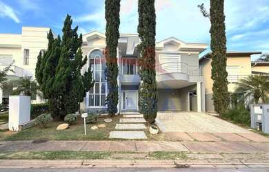 Imagem: A casa em condomínio possui 3 Dormitórios, 3 Suítes, 5 Banheiros